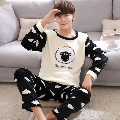 Pijamale din doua piese in mai multe modele pentru barbati si femei