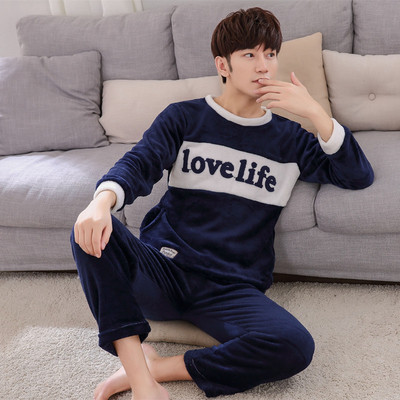 Pijamale din doua piese in mai multe modele pentru barbati si femei