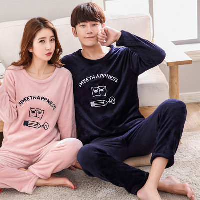 Pijamale din doua piese in mai multe modele pentru barbati si femei