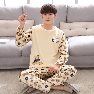 Pijamale din doua piese in mai multe modele pentru barbati si femei