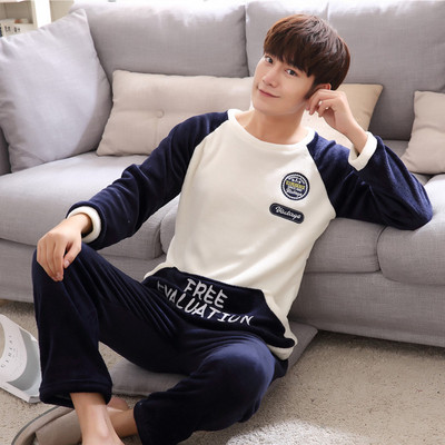 Pijamale din doua piese in mai multe modele pentru barbati si femei