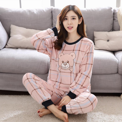 Pijamale din doua piese in mai multe modele pentru barbati si femei