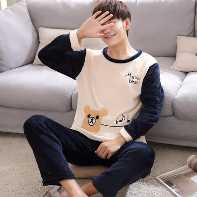 Pijamale din doua piese in mai multe modele pentru barbati si femei