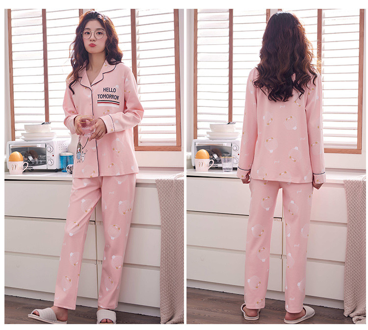 Pijamale de dama stilate cu nasturi in mai multe modele