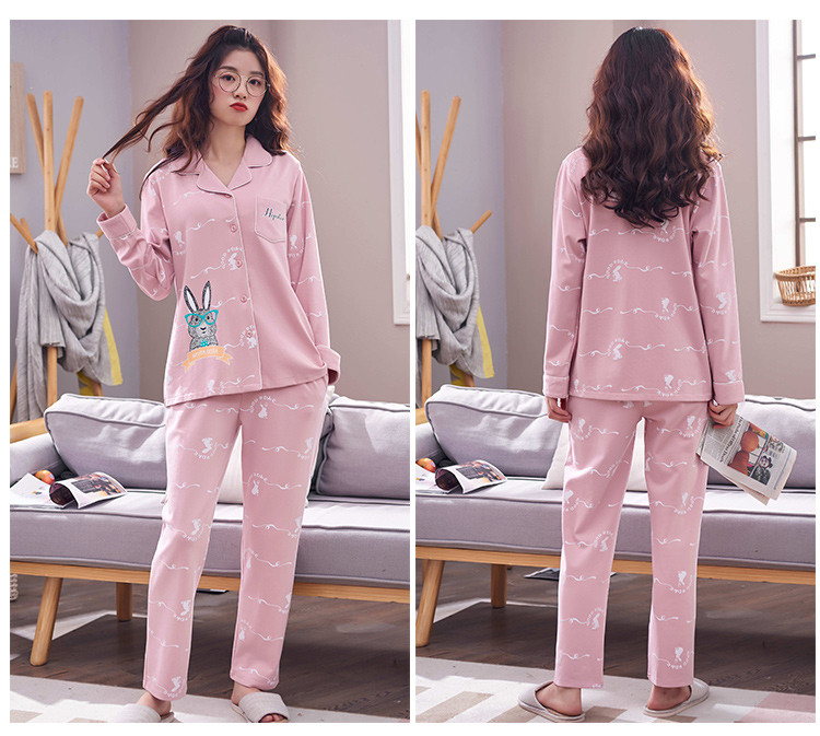 Pijamale de dama stilate cu nasturi in mai multe modele