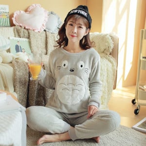 Άνετη γυναικεία πιτζάμα σε διάφορα μοντέλα