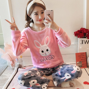 Άνετη γυναικεία πιτζάμα σε διάφορα μοντέλα