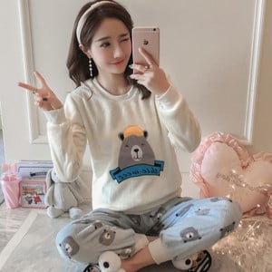 Άνετη γυναικεία πιτζάμα σε διάφορα μοντέλα