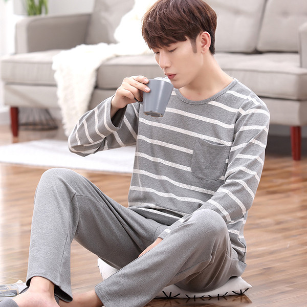 Pijamale bărbați din bumbac în mai multe modele