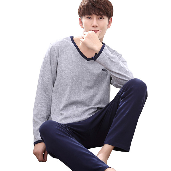 Pijamale bărbați din bumbac în mai multe modele