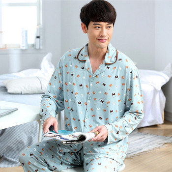 Мъжка пижама от две части в светли цветове