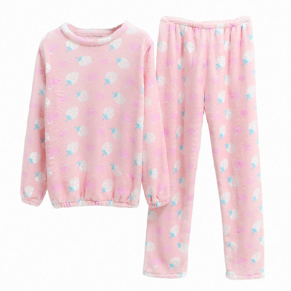 Pijamale de dama moderne cu husa moale in mai multe modele