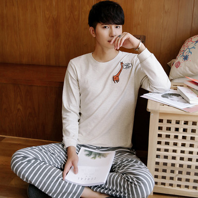 Pijamale bărbați din două piese în mai multe modele cu broderie, mâneci și imprimeu