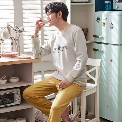 Pijamale bărbați din două piese în mai multe modele cu broderie, mâneci și imprimeu