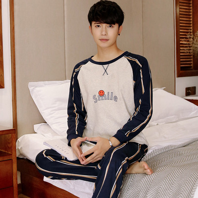 Мъжка пижама от две части в няколко модела с бродерия, надспи и щампа