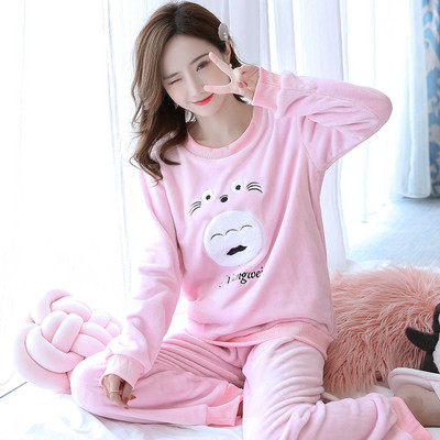 Pijamale de dama moderne cu husa moale in mai multe modele