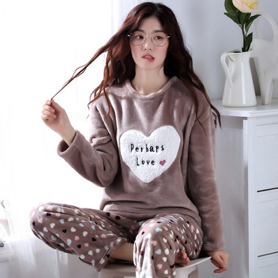 Pijamale de dama moderne cu husa moale in mai multe modele