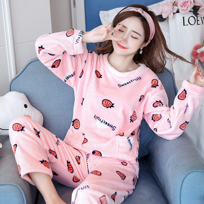 Pijamale de dama moderne cu husa moale in mai multe modele