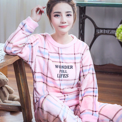 Pijamale de dama moderne cu husa moale in mai multe modele