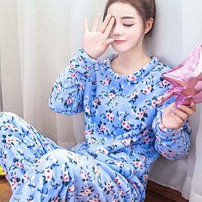 Pijamale de dama moderne cu husa moale in mai multe modele