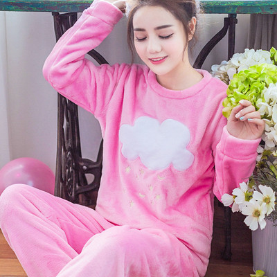 Pijamale de dama moderne cu husa moale in mai multe modele