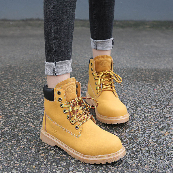 Cizme de dama actuale cu talpa aspra