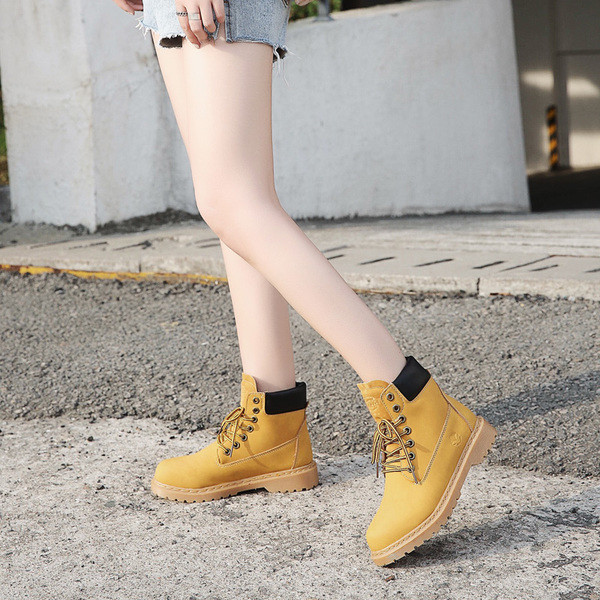 Cizme de dama actuale cu talpa aspra