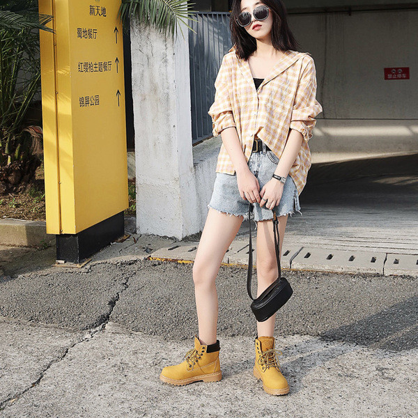 Cizme de dama actuale cu talpa aspra