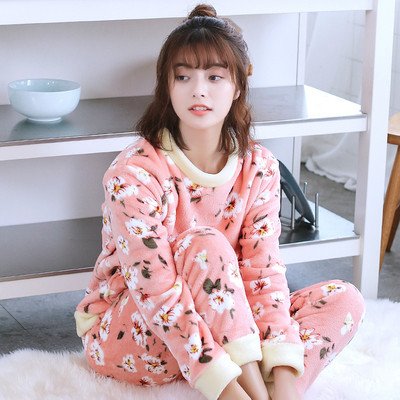 Pijamale de dama cu husa moale in mai multe modele