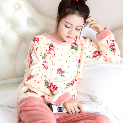 Pijamale de dama cu husa moale in mai multe modele