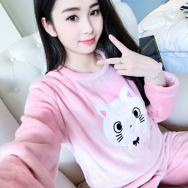 Pijamale de dama cu husa moale in mai multe modele