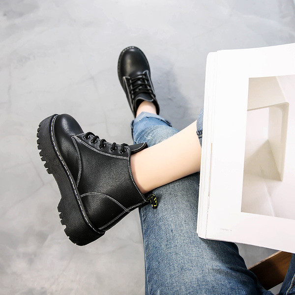 Ghete de dama moderne cu talpa groasa in doua culori