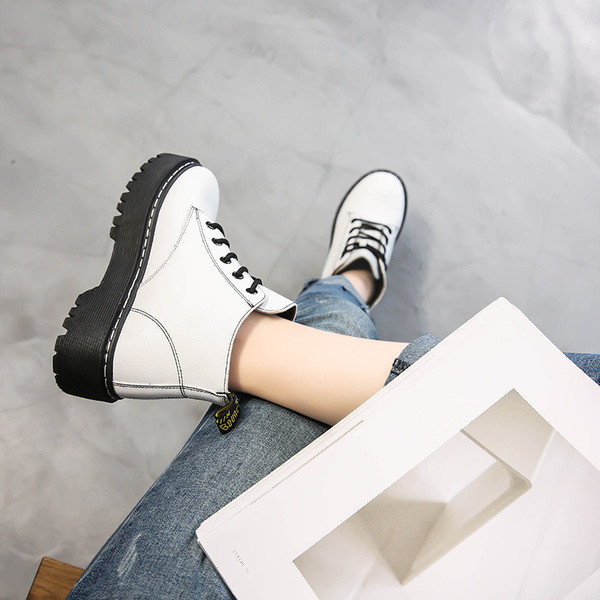 Ghete de dama moderne cu talpa groasa in doua culori