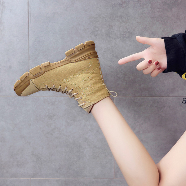 Ghete de dama moderne cu talpa aspra in trei culori