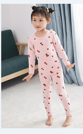 Pijamale copii pentru fete cu diferite aplicatii