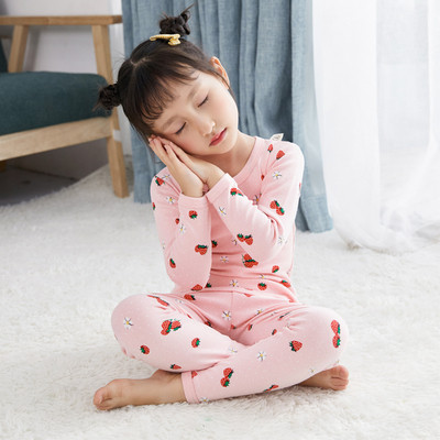 Pijamale copii pentru fete cu diferite aplicatii