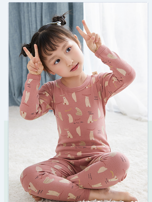 Детска пижама за момичета с различни апликации