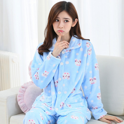 Pijamale de dama cu husa moale cu guler si buzunare in mai multe modele