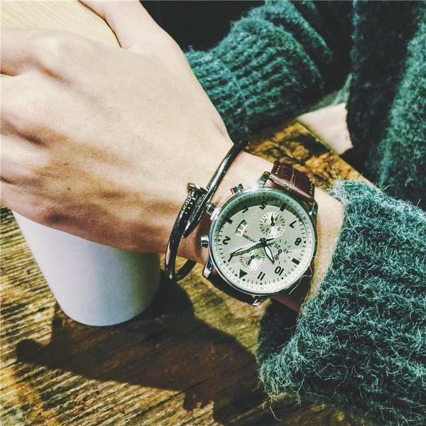 Ceas modern pentru bărbați în două culori