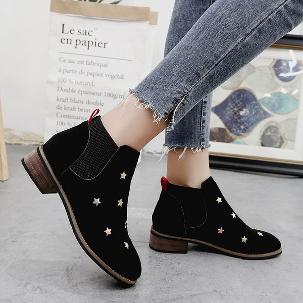 Ghete de dama moderne cu decor in doua culori