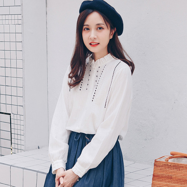 Modern női fehér ing hosszú ujjal és hímzéssel