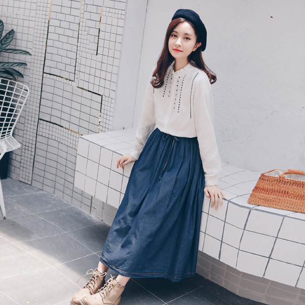 Modern női fehér ing hosszú ujjal és hímzéssel