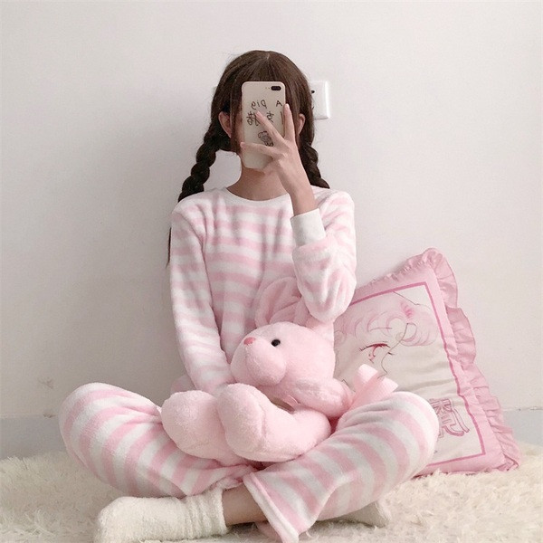 Pijamale de damă cu husă moale în patru culori