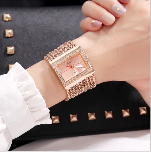 Ceas de dama elegant cu pietre decorative in mai multe culori