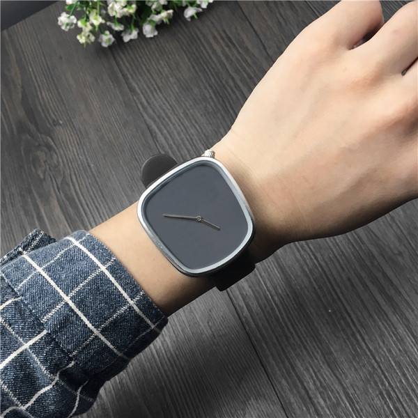 Ceas de bărbați actual în trei culori