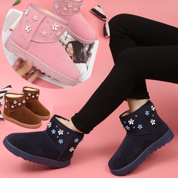 Μοντέρνες γυναικείες μπότες με floral στοιχεία σε τρία χρώματα