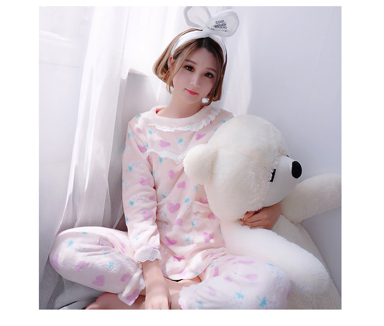 Pijamale moi pentru fete in doua culori