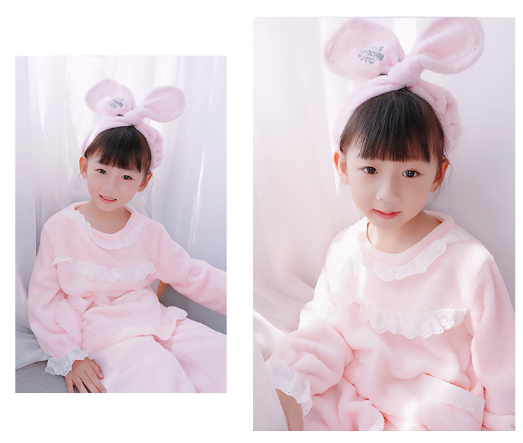 Pijamale moi pentru fete in doua culori