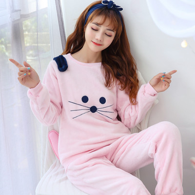 Pijamale de dama moderne in mai multe modele