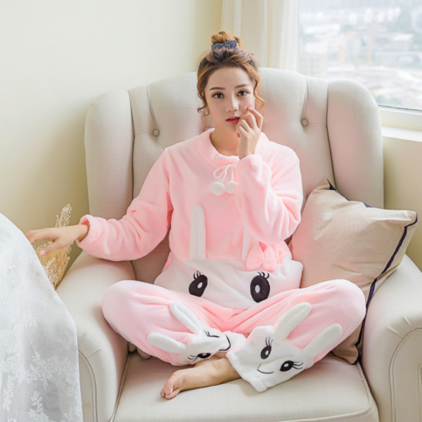 Pijamale de dama moderne in mai multe modele